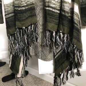 Cozy and light cardigan with bottom fringe.